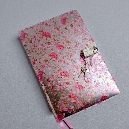 TECHNOCHITRA Floral Lock Diary for Girls with Key | Cute Secret Diary Journal | Beautiful Printed Notebook for Kids, Teens & Women | Gift Set for Birthday, Diwali, Return Gifts